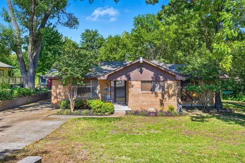 620 W College St, Grapevine, TX 76051