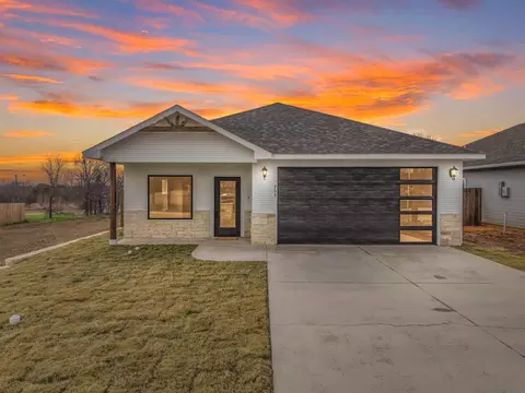 704 S Ivy St, Hillsboro, TX 76645