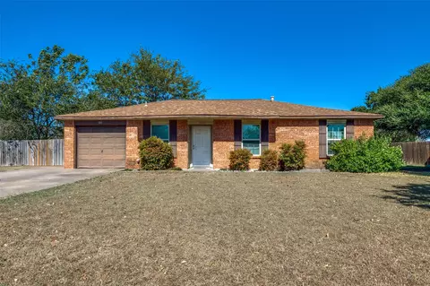 305 Apache Dr, Glenn Heights, TX 75154