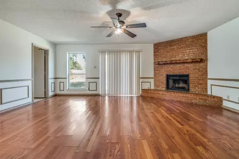 305 Apache Dr, Glenn Heights, TX 75154 photo 4