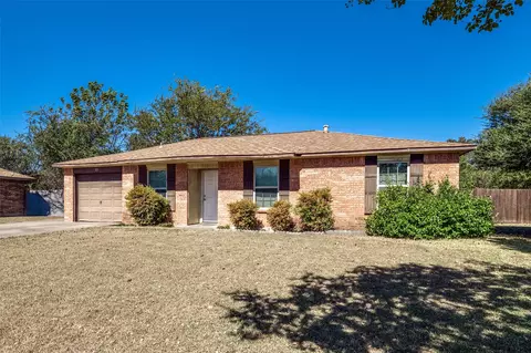 305 Apache Dr, Glenn Heights, TX 75154 photo 2