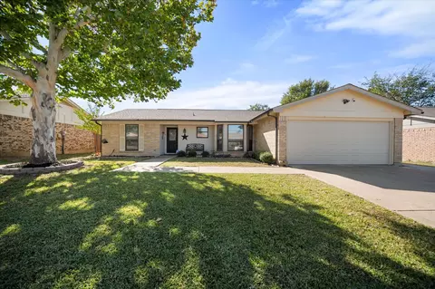 6636 Fair Meadows Dr, Watauga, TX 76148