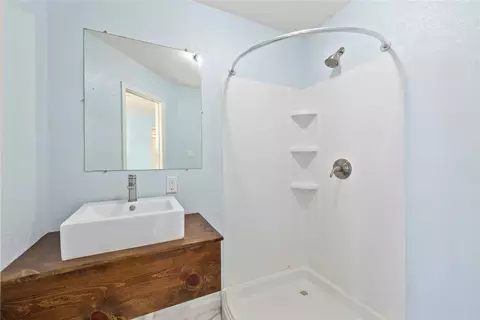 Bath - 505 E Walcott Ave, Comanche, TX 76442 photo 1 of 2