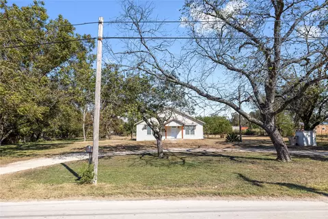 Exterior - 505 E Walcott Ave, Comanche, TX 76442 photo 3 of 9