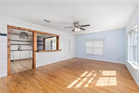 Living - 505 E Walcott Ave, Comanche, TX 76442 photo 1 of 4