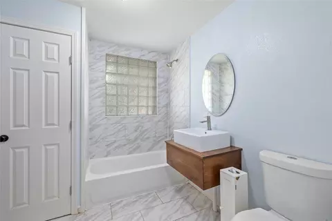 Bath - 505 E Walcott Ave, Comanche, TX 76442 photo 2 of 2