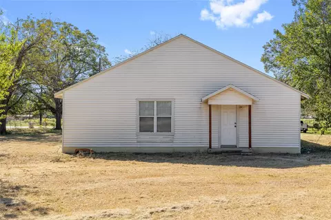 Exterior - 505 E Walcott Ave, Comanche, TX 76442 photo 6 of 9