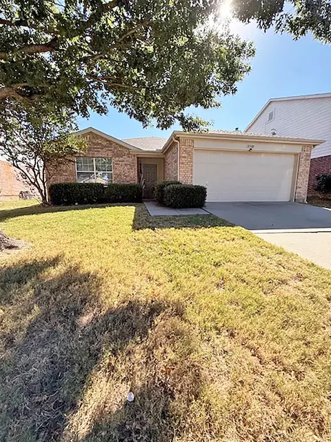 8900 Sagebrush Trl, Cross Roads, TX 76227