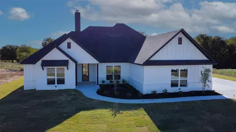 216 Stuart St, Paradise, TX 76073