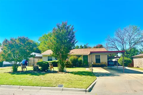 813 Mullins, Lewisville, TX 75057