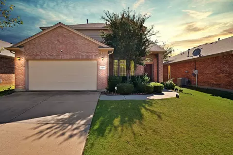 2100 Leandra Ln, Fort Worth, TX 76131