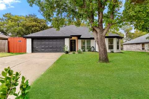 405 Owens Dr, Crowley, TX 76036
