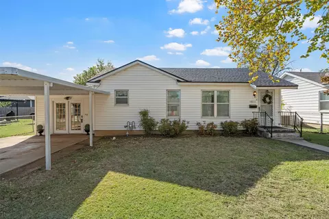 1011 Pierce St, Mcgregor, TX 76657