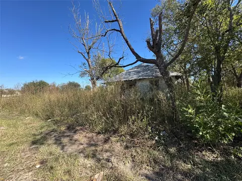 817 S Elm St, Mart, TX 76664