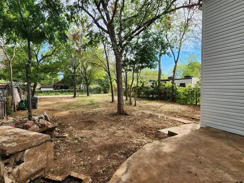 810 N Jester Ave, Dallas, TX 75211