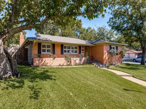 4925 Stadium Dr, Fort Worth, TX 76133