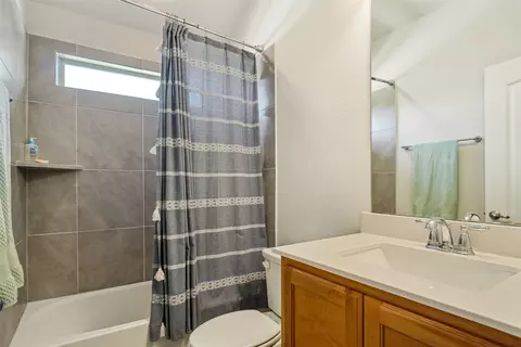 Bath - 2612 Dancing Flame Dr, Denton, TX 76201 photo 4 of 5