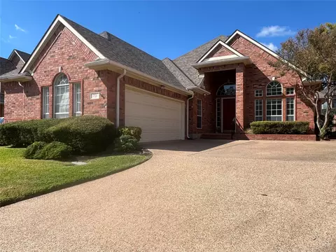 721 Village Green Dr, Desoto, TX 75115