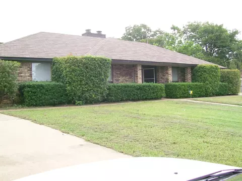 7457 N College Cir, North Richland Hills, TX 76180