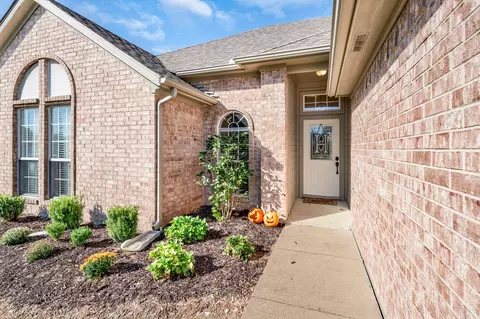 305 Rustic Grove Ln, Royse City, TX 75189