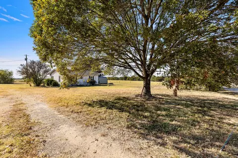 Exterior - 709 Old Rosenthal Rd, Lorena, TX 76655 photo 3 of 13