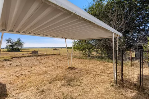 Exterior - 709 Old Rosenthal Rd, Lorena, TX 76655 photo 10 of 13