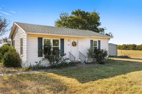 Exterior - 709 Old Rosenthal Rd, Lorena, TX 76655 photo 5 of 13