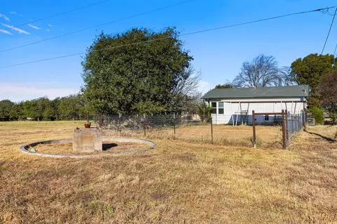 Exterior - 709 Old Rosenthal Rd, Lorena, TX 76655 photo 12 of 13