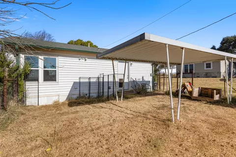 Exterior - 709 Old Rosenthal Rd, Lorena, TX 76655 photo 9 of 13