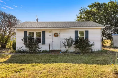Exterior - 709 Old Rosenthal Rd, Lorena, TX 76655 photo 2 of 13