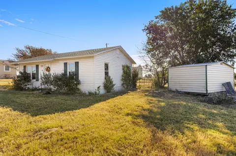 Exterior - 709 Old Rosenthal Rd, Lorena, TX 76655 photo 6 of 13