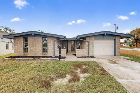 534 Henderson Cir, Garland, TX 75040
