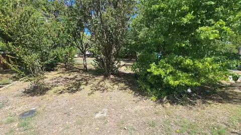 204 W College St, Princeton, TX 75407