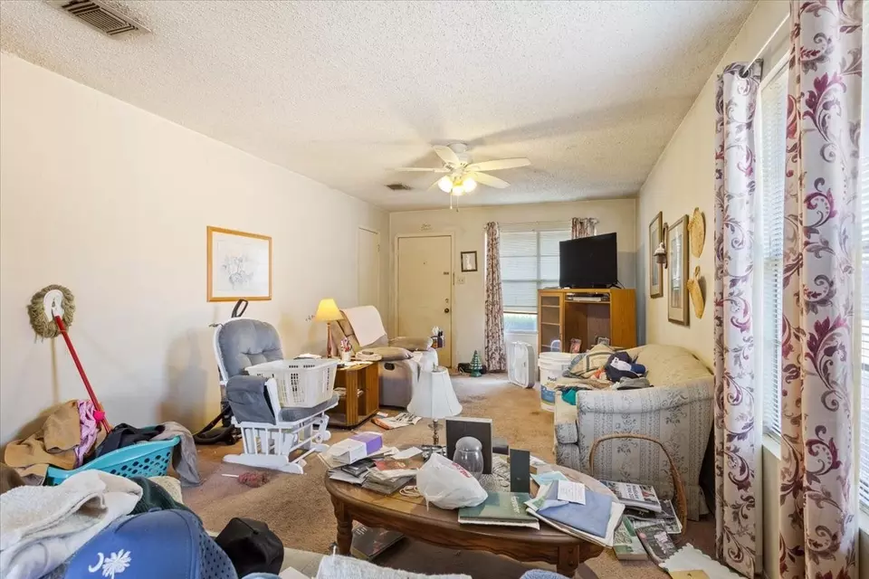 Living - 508 Karen Dr #512, Hewitt, TX 76643 photo 3 of 4