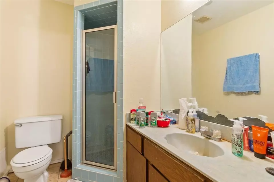 Bath - 508 Karen Dr #512, Hewitt, TX 76643 photo 2 of 4
