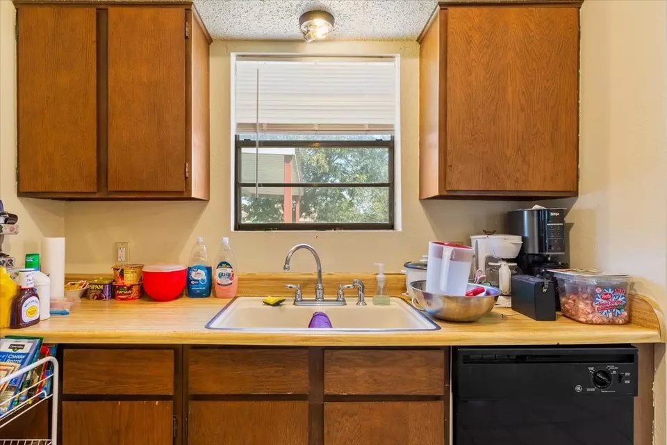 Kitchen - 508 Karen Dr #512, Hewitt, TX 76643 photo 3 of 8