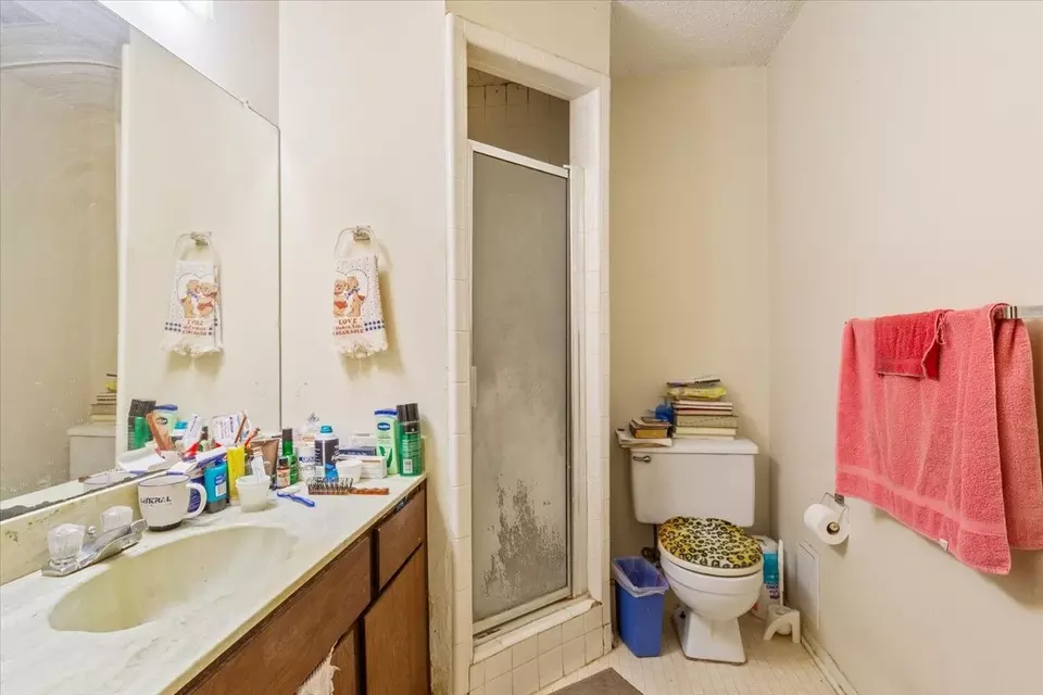 Bath - 508 Karen Dr #512, Hewitt, TX 76643 photo 3 of 4