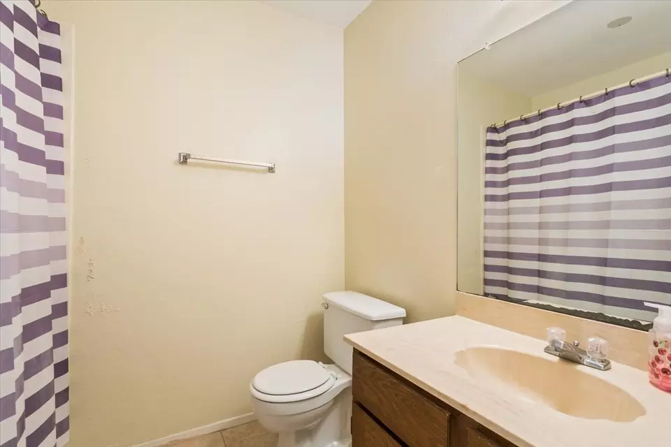 Bath - 508 Karen Dr #512, Hewitt, TX 76643 photo 1 of 4