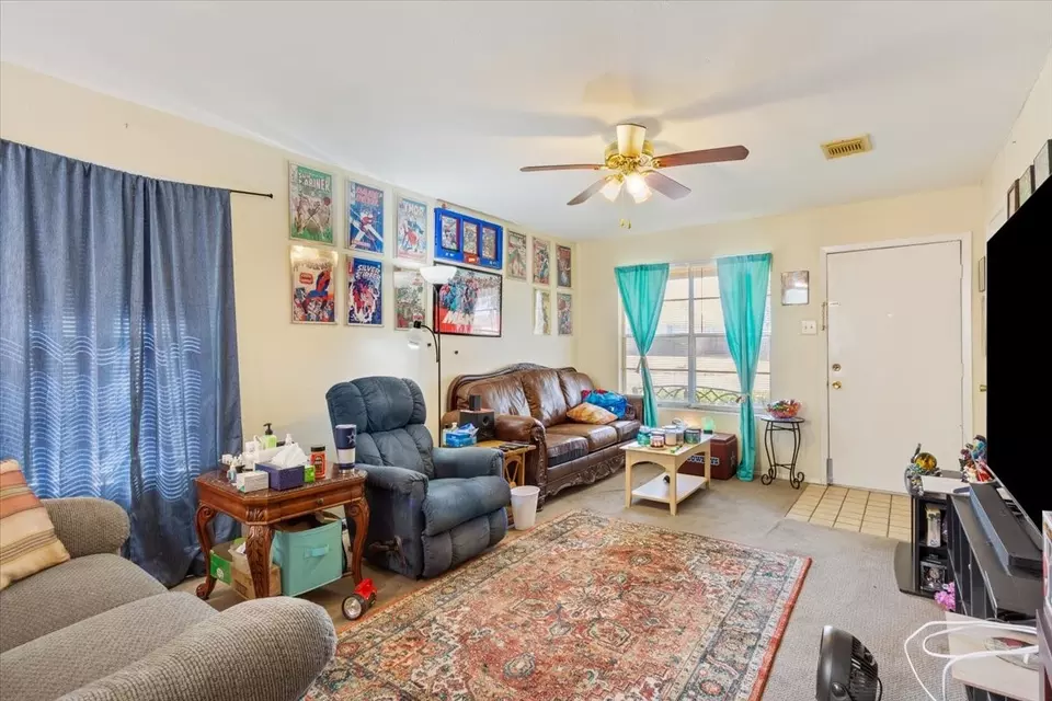 Living - 508 Karen Dr #512, Hewitt, TX 76643 photo 2 of 4