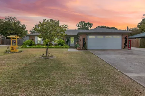1307 Bradley Ct, Cleburne, TX 76033
