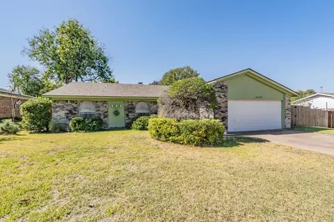3729 Dawn Dr, North Richland Hills, TX 76180