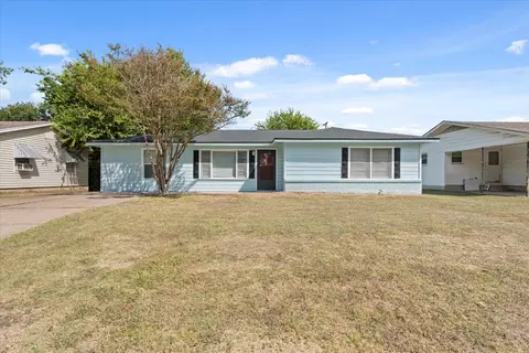 2424 S 26th St, Waco, TX 76706