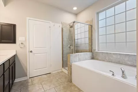 Bath - 2712 Beutel Rd, Lorena, TX 76655 photo 4 of 7