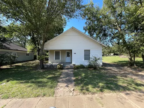 800 Jefferson St, Bowie, TX 76230