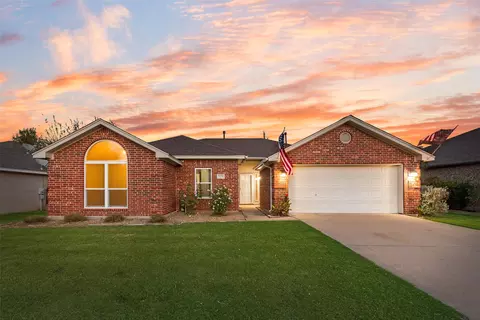 526 Morningside Ct, Midlothian, TX 76065