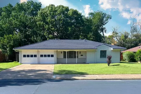 914 Danish Dr, Grand Prairie, TX 75050
