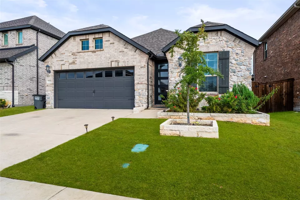 Exterior - 7114 Running Iron Trl, Sachse, TX 75048 photo 2 of 6