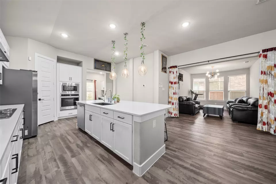 Kitchen - 7114 Running Iron Trl, Sachse, TX 75048 photo 4 of 4