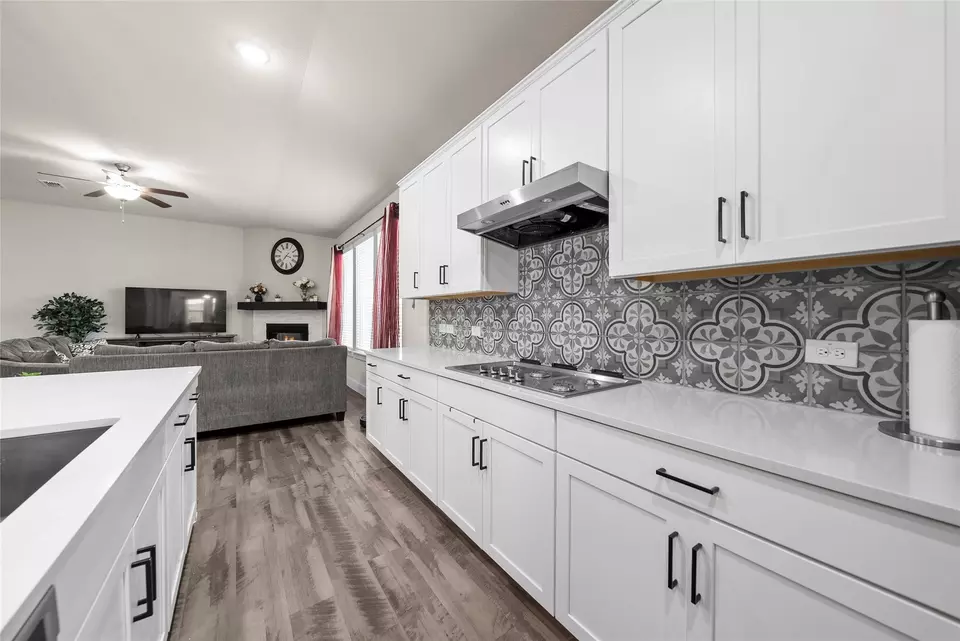Kitchen - 7114 Running Iron Trl, Sachse, TX 75048 photo 3 of 4