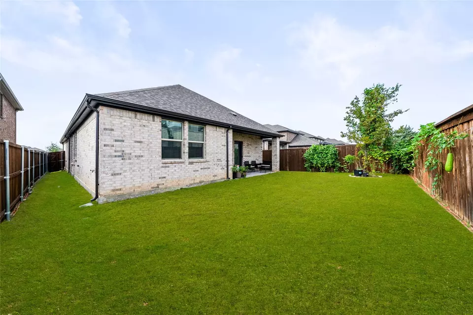 Exterior - 7114 Running Iron Trl, Sachse, TX 75048 photo 4 of 6
